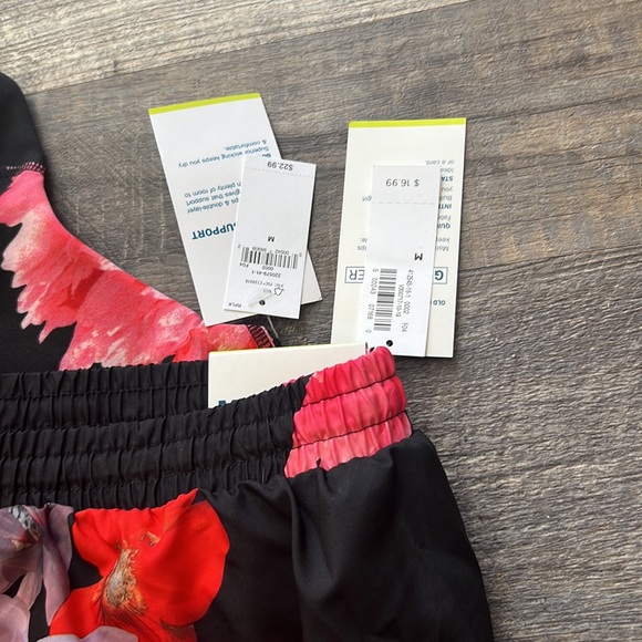 Old Navy brand new shorts and sport bra - Picture 3 of 5